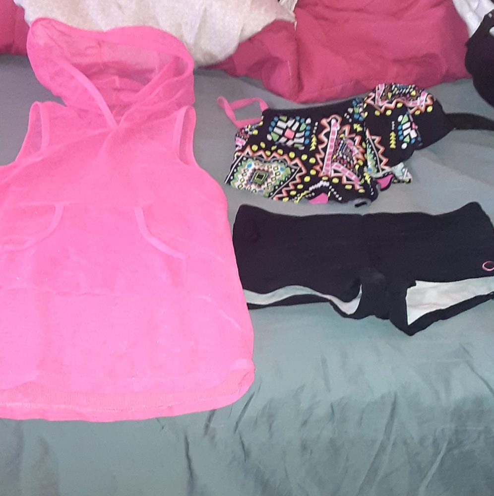 All different clothes - Picture 7 of 8